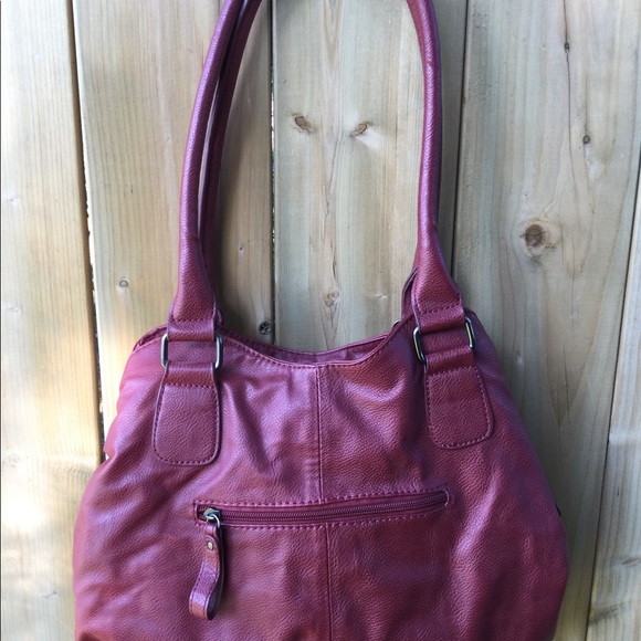 DEC 15 LAST DAY! CLEARANCE: Red Fiorelli Handbag - Picture 3 of 7
